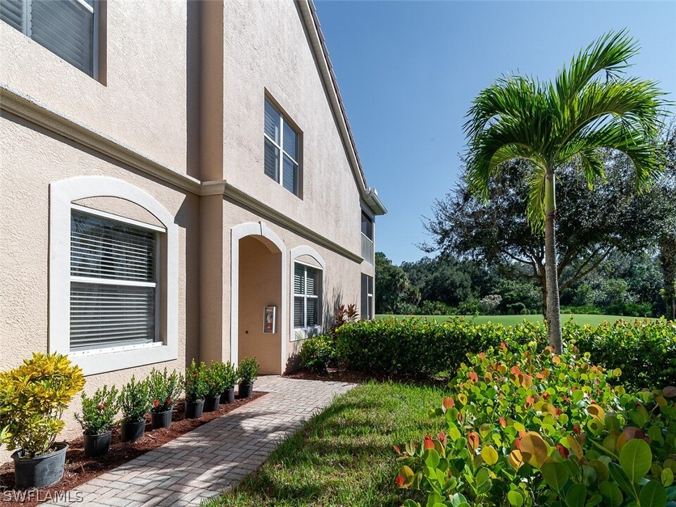 6866 Sterling Greens Dr in Naples, FL - Building Photo