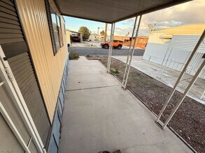 3601 E Wyoming Ave in Las Vegas, NV - Foto de edificio - Building Photo