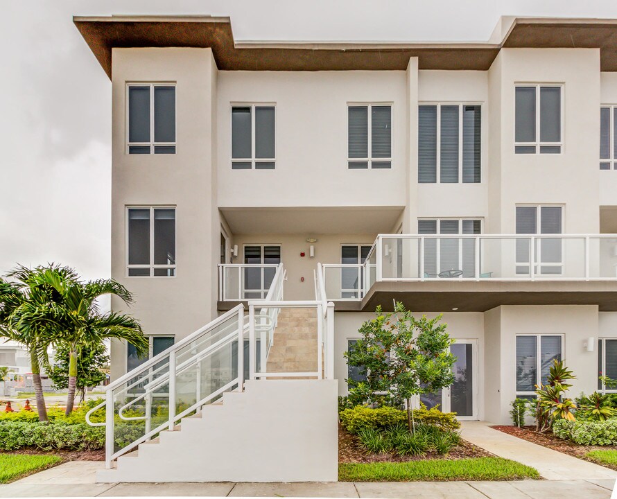 6415 NW 102nd Path-Unit -201 in Doral, FL - Building Photo