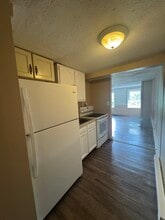 321 W Race St, Unit Unit D in Martinsburg, WV - Foto de edificio - Building Photo