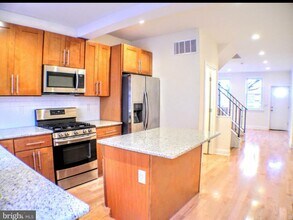 546 Manton St in Philadelphia, PA - Building Photo - Building Photo