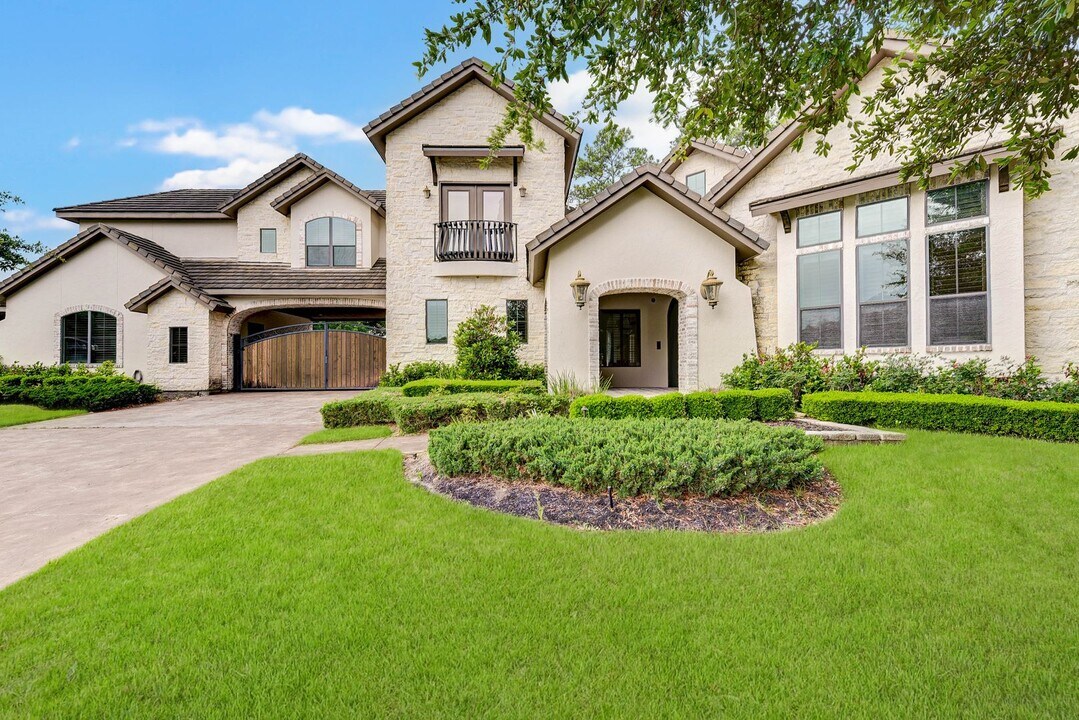15051 Cathedral Falls Dr in Cypress, TX - Building Photo
