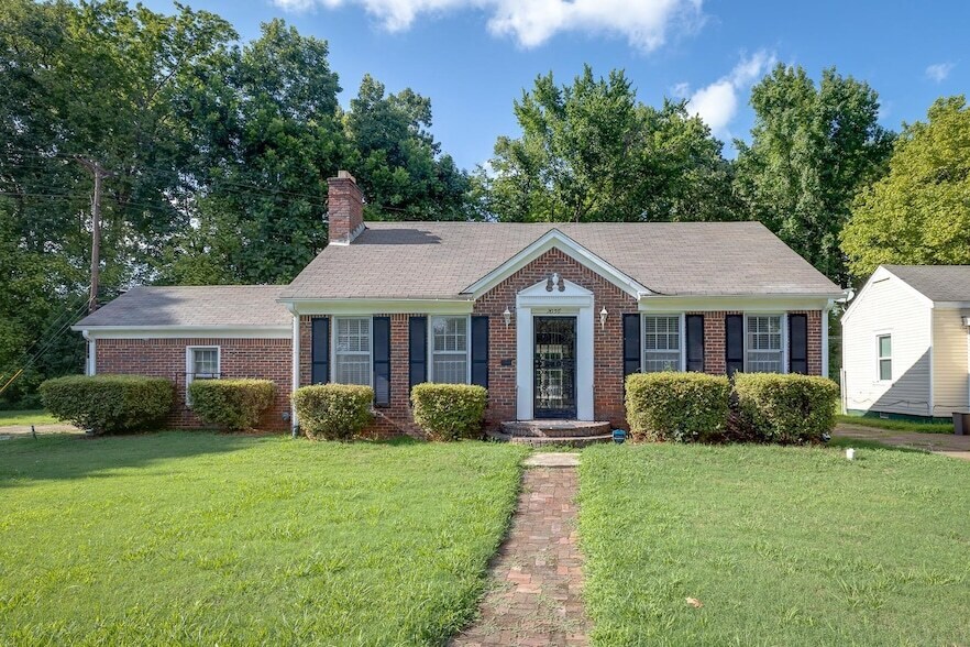 2056 Jackson Ave in Memphis, TN - Building Photo