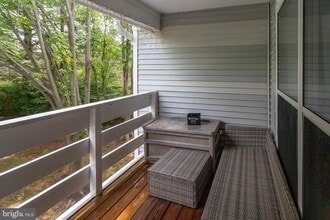 10303 Appalachian Cir-Unit -9-304 in Oakton, VA - Building Photo - Building Photo