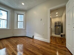 110 Strathmore Rd, Unit 109-11 in Boston, MA - Foto de edificio - Building Photo
