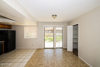 3043 N 75th Dr in Phoenix, AZ - Foto de edificio - Building Photo