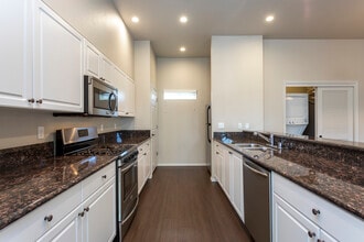 Harbor Pointe Apartments in Clovis, CA - Building Photo - Interior Photo