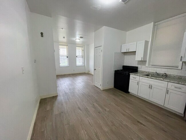 1311 W Allegheny Ave in Philadelphia, PA - Building Photo - Building Photo