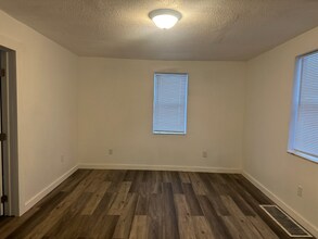 203 Roan Ave in Cadiz, OH - Foto de edificio - Building Photo