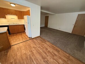 2414 Brentwood Pky, Unit #A in Madison, WI - Foto de edificio - Building Photo