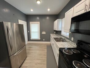 15 Brewer St, Unit First Floor in East Hartford, CT - Building Photo - Building Photo