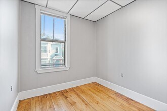 53 Falcon St, Unit #53 in Boston, MA - Foto de edificio - Building Photo
