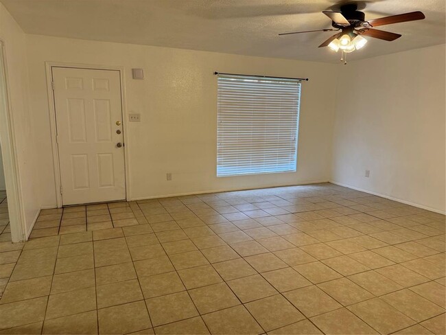 1003 Misty Meadow Ct in Tomball, TX - Building Photo - Building Photo