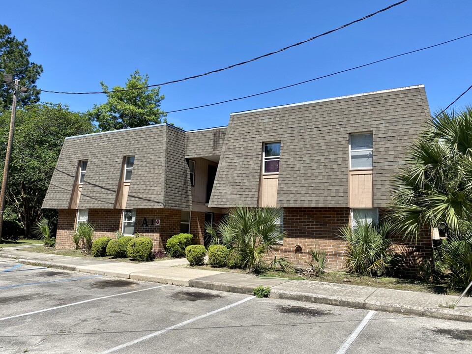 Eagle Pine Condominiums in Tallahassee, FL - Foto de edificio