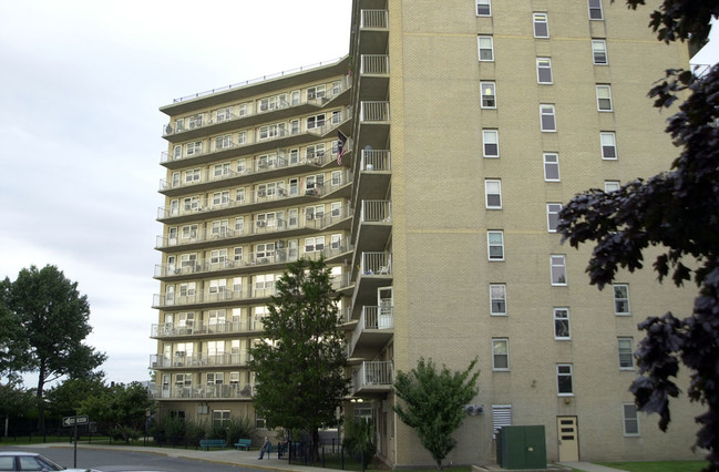 Post Road Gardens in Bayonne, NJ - Building Photo - Building Photo