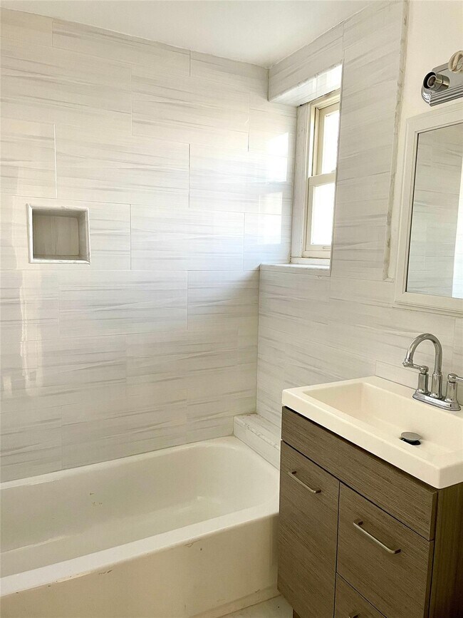 2565 Radcliff Ave in Bronx, NY - Building Photo - Building Photo