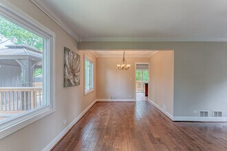 1490 Paisley Ct in Hoffman Estates, IL - Building Photo - Building Photo