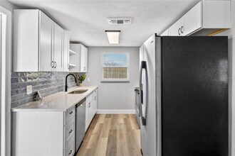 7538 Gulf Highlands Dr in Port Richey, FL - Building Photo - Building Photo