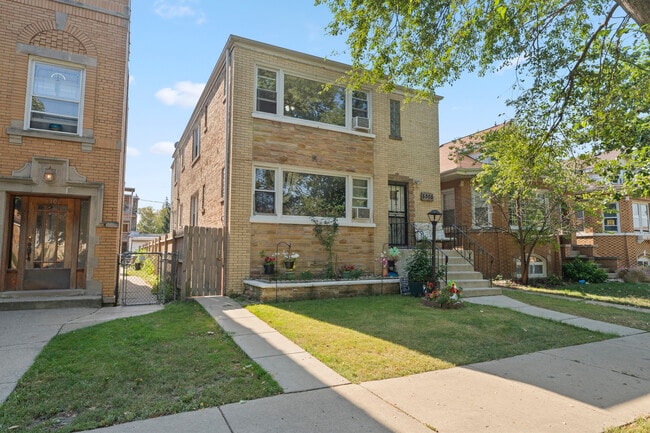 5305 W George St in Chicago, IL - Building Photo - Building Photo