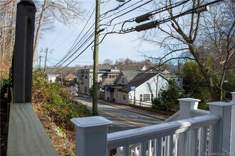 8 W Main St in Chester, CT - Building Photo - Building Photo