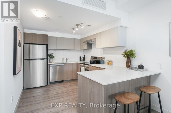 100 Manett Crescent in Brampton, ON - Building Photo - Building Photo