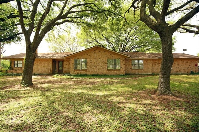 11813 28th St in Santa Fe, TX - Building Photo - Building Photo