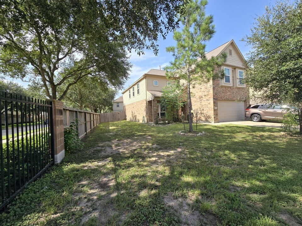 4903 Hidden Nest Ct in Houston, TX - Building Photo