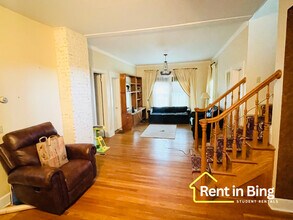 27 Oak St, Unit Full House in Binghamton, NY - Foto de edificio - Building Photo