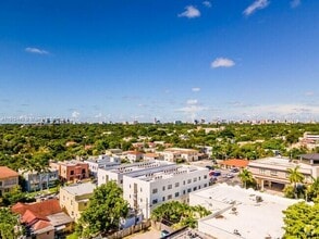 821 SW 18th Ave, Unit 106 in Miami, FL - Building Photo - Building Photo