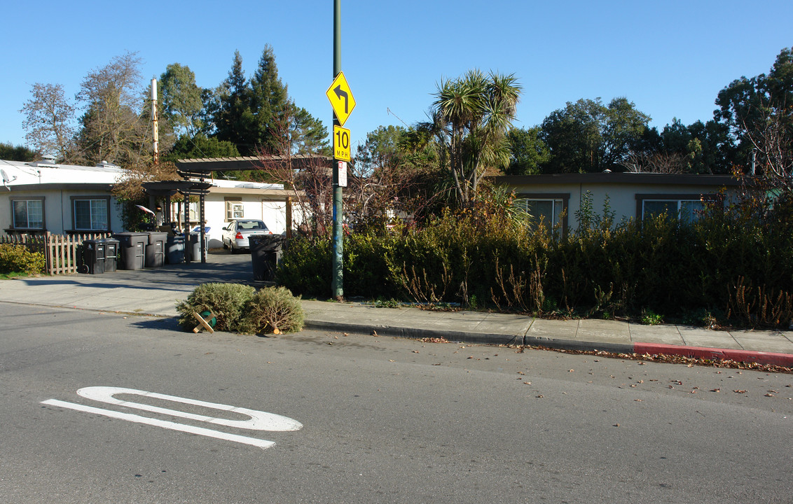 125 Escuela Ave in Mountain View, CA - Building Photo