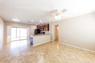 2332 W Hartford Ave in Phoenix, AZ - Foto de edificio - Building Photo