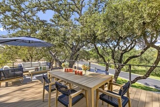 820 Broken Arrow in Horseshoe Bay, TX - Building Photo - Building Photo