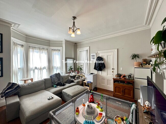 13 Pleasant St, Unit 1 in Cambridge, MA - Building Photo - Building Photo