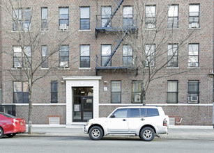 1320 Morris Ave in Bronx, NY - Foto de edificio - Building Photo