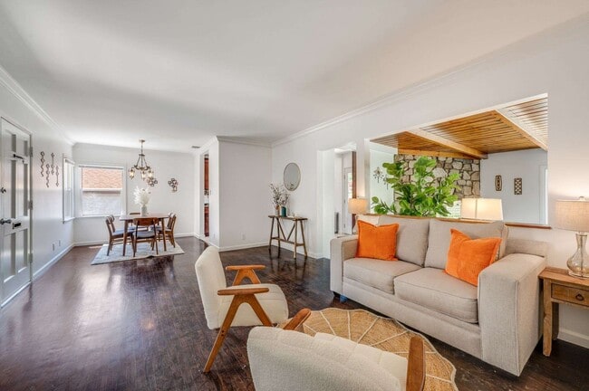 6901 Bertrand Ave in Reseda, CA - Building Photo - Building Photo