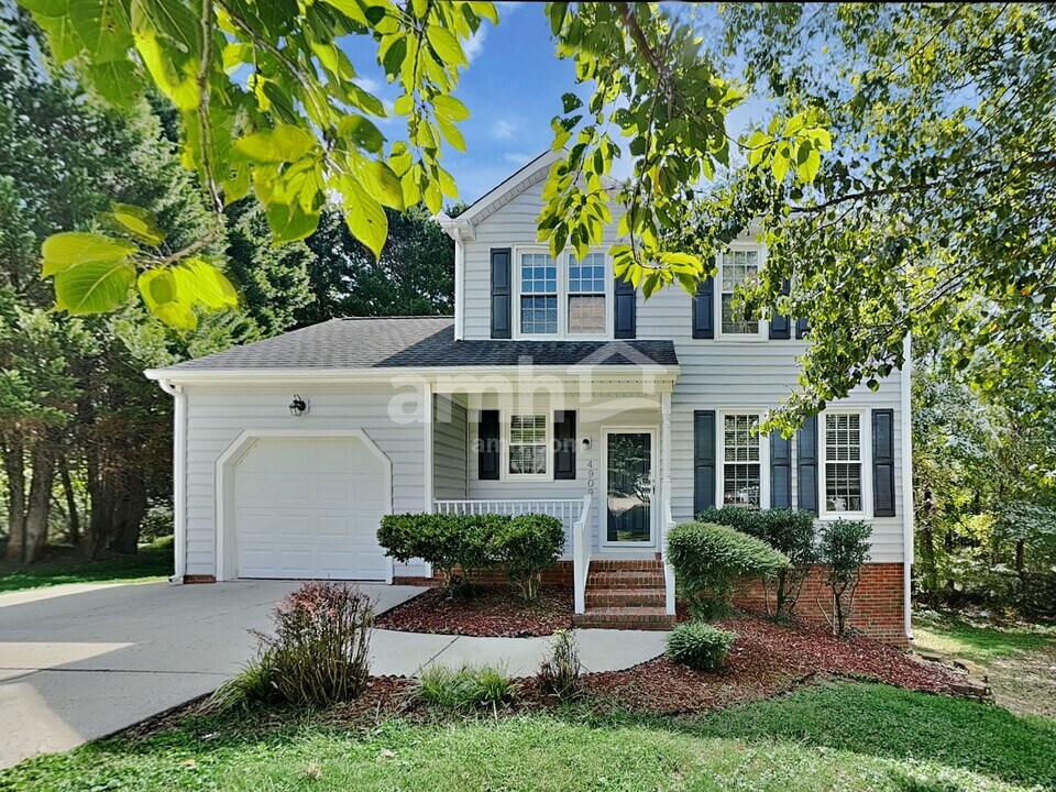 4909 Heritage Woods Ct in Greensboro, NC - Building Photo