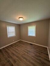 5313 Audrey Rd in Greensboro, NC - Foto de edificio - Building Photo
