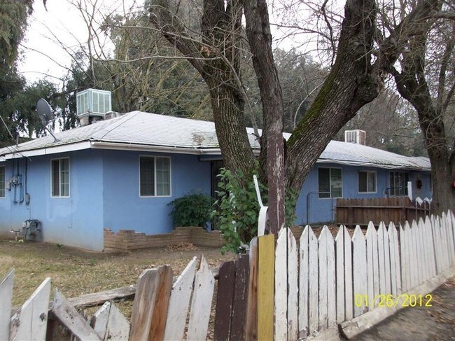 3924 44th Ave in Sacramento, CA - Foto de edificio - Building Photo
