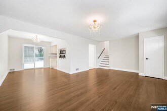 111 Charles St in Dumont, NJ - Building Photo - Building Photo