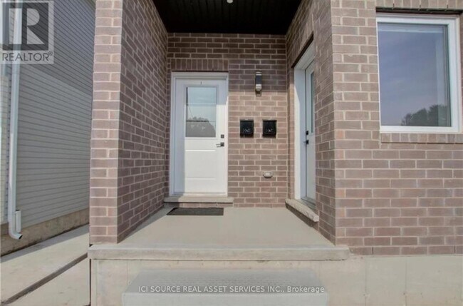 104 Fifth Ave in Kitchener, ON - Building Photo - Building Photo