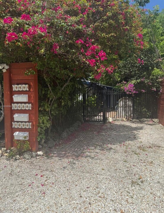 2928 Louise St in Miami, FL - Building Photo