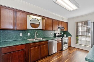 2417 Jamestown Mal in Houston, TX - Building Photo - Building Photo