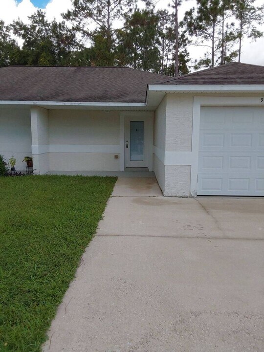 9 Pony Express Dr in Palm Coast, FL - Building Photo