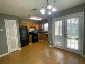 2337 Wellington Cir in Lithonia, GA - Building Photo - Building Photo