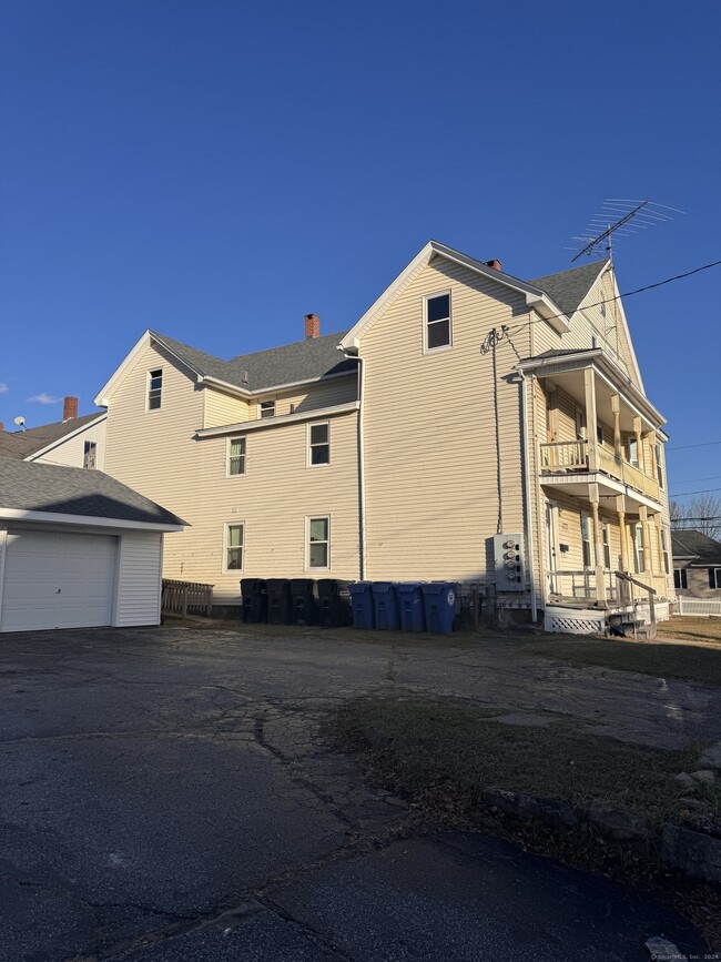 324 Church St in Putnam, CT - Building Photo - Building Photo