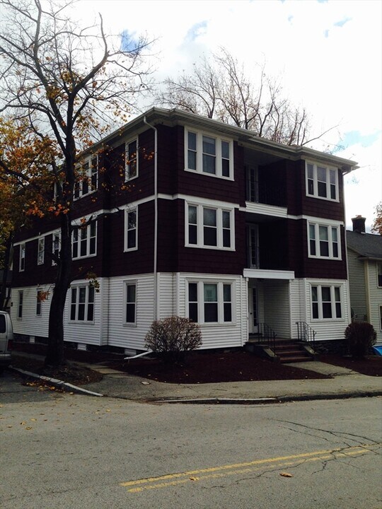 154 Lovell St in Worcester, MA - Building Photo