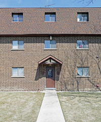 1000-1010 Judson St in Bensenville, IL - Foto de edificio - Building Photo