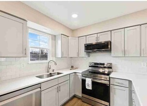 11215 Lake Overlook Pl in Bowie, MD - Foto de edificio - Building Photo