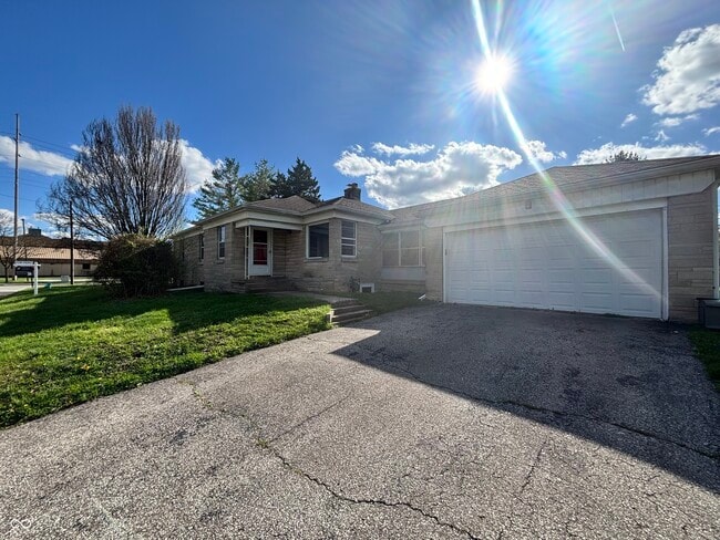 402 W 52nd St in Indianapolis, IN - Building Photo - Building Photo