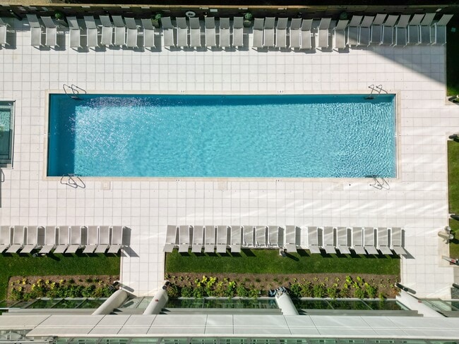 K2 Apartments in Chicago, IL - Foto de edificio - Building Photo